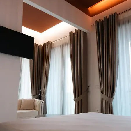 Kronos Hotel *