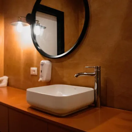 Kronos Hotel *